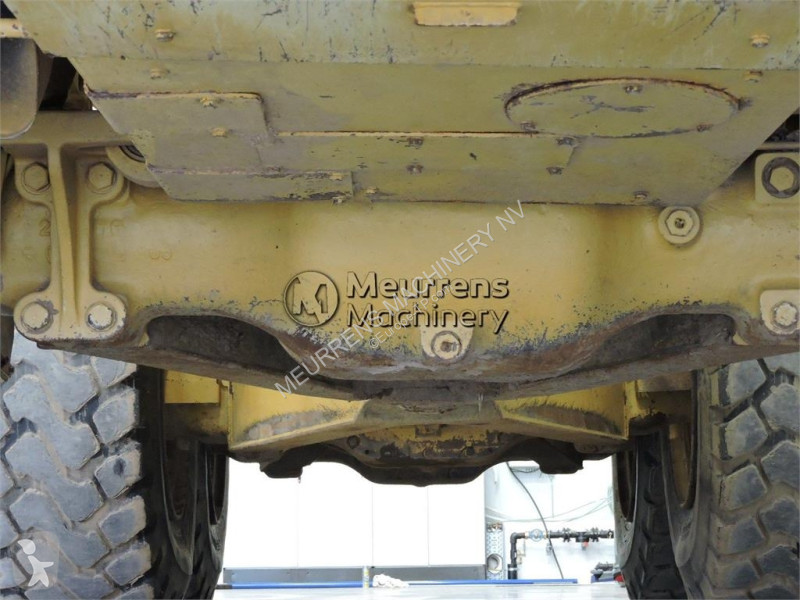 Sklápač Caterpillar 725