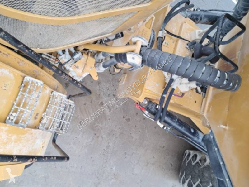 Sklápač Caterpillar 745