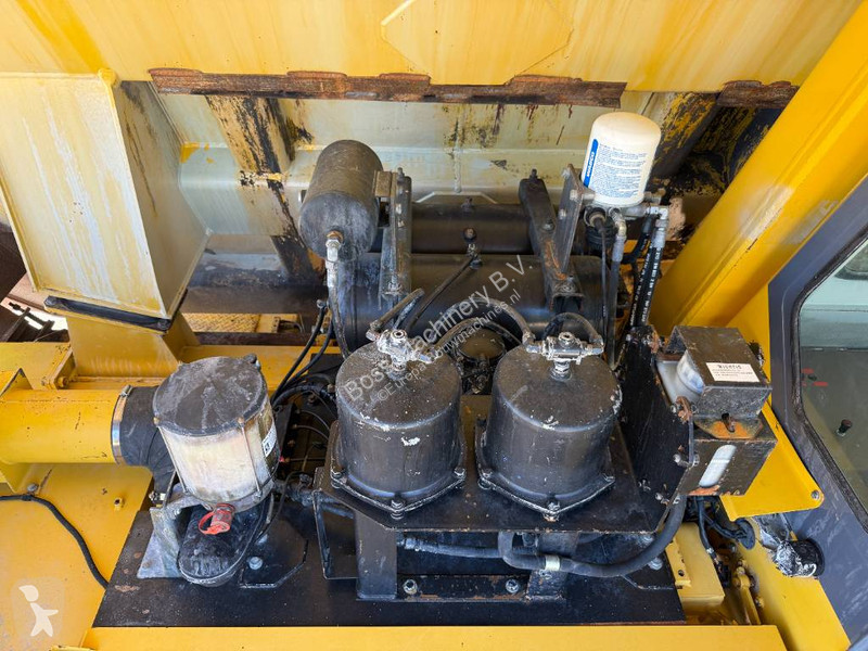 Sklápač Komatsu HD605-5 - Automatic Greasing /...