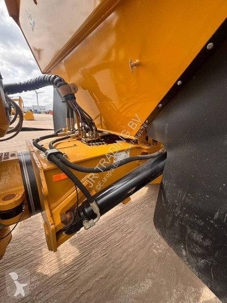 Tombereau Caterpillar 730