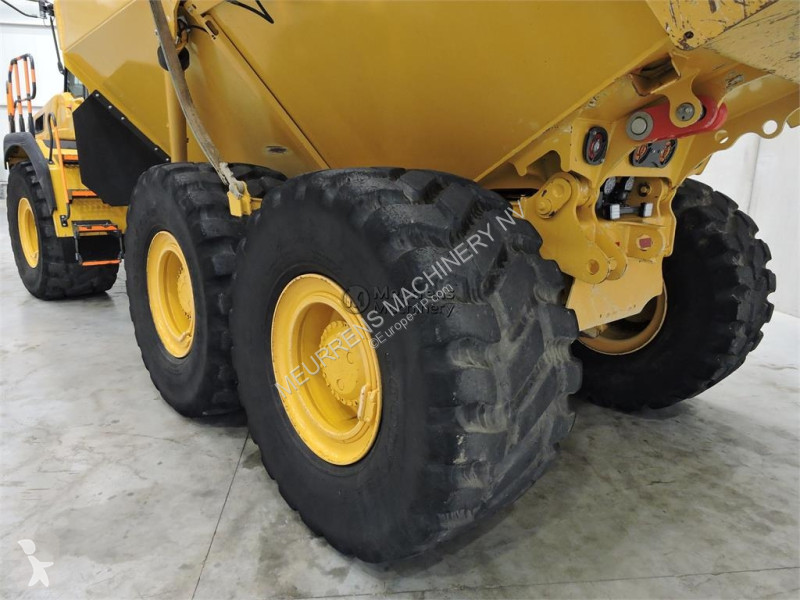 عربة قلابة Bell B30E