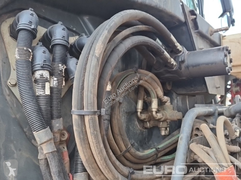 عربة قلابة Bell B30E