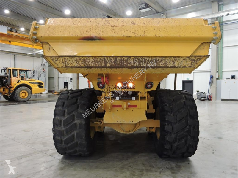 عربة قلابة Bell B30E