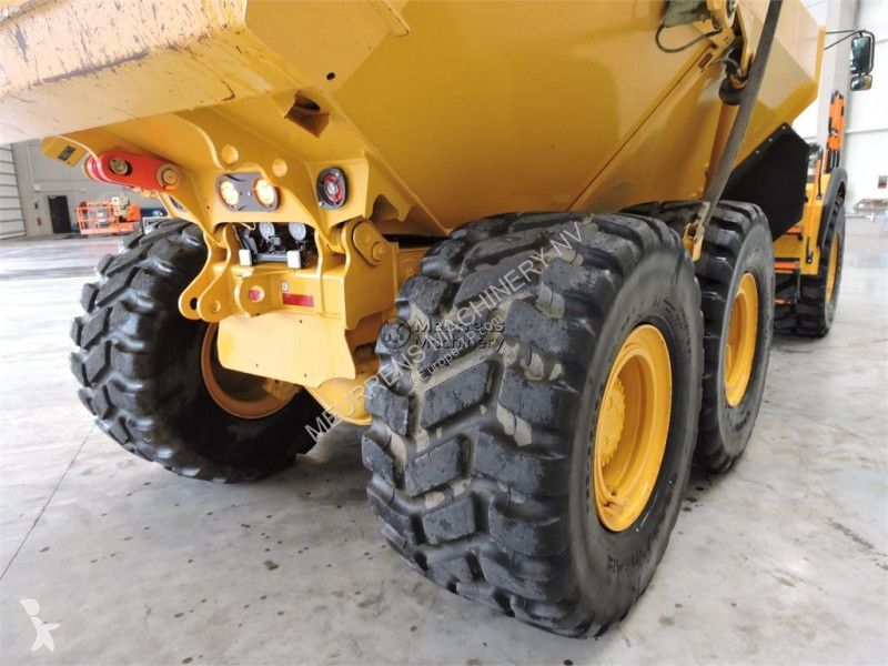 عربة قلابة Bell B30E