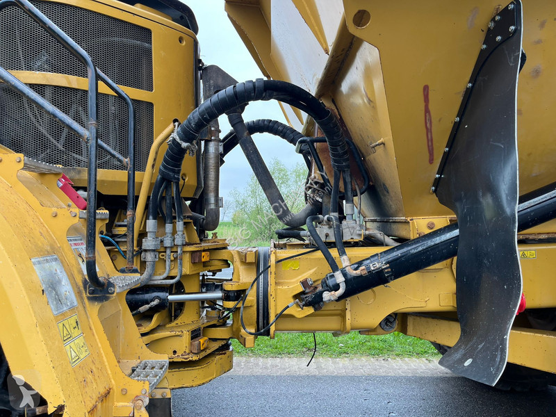 Dumper Caterpillar