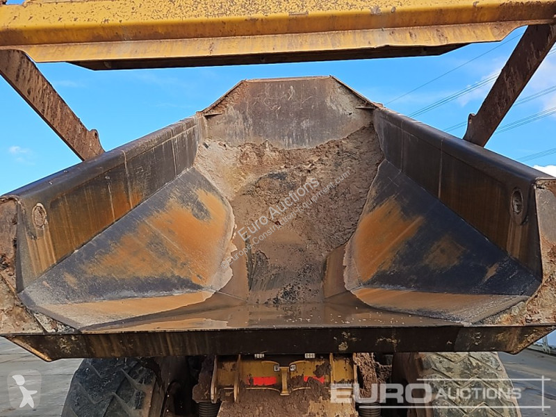 عربة قلابة Bell B25E