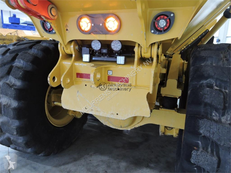 عربة قلابة Bell B30E