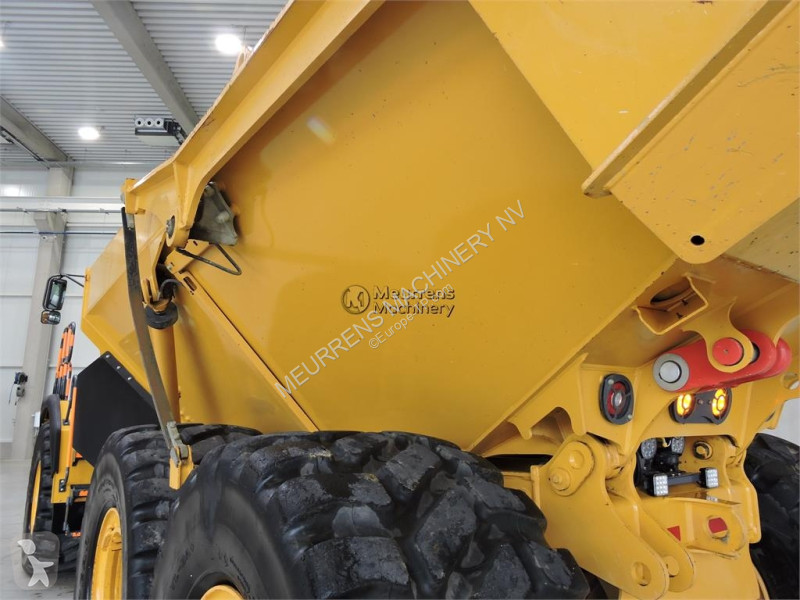 عربة قلابة Bell B30E