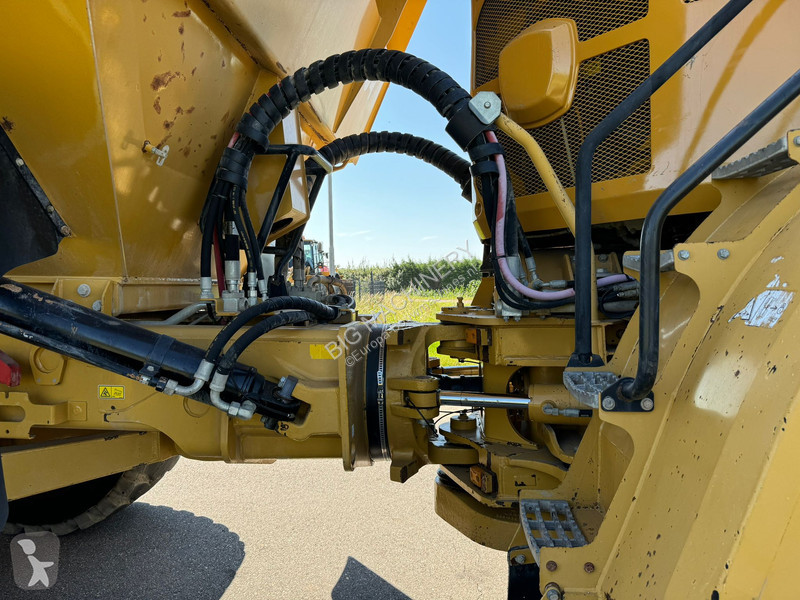 Dumper Caterpillar