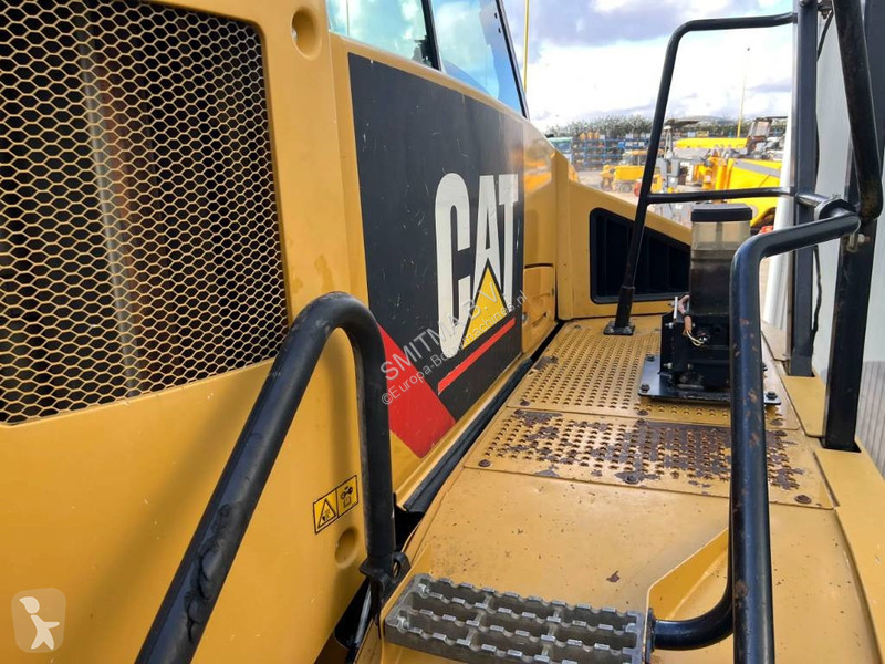Sklápač Caterpillar 735 |