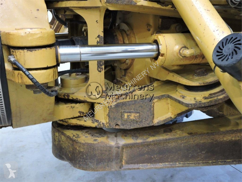 Sklápač Caterpillar 725