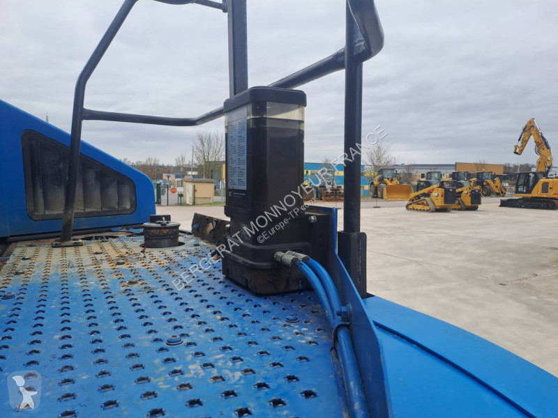 Sklápač Caterpillar 745