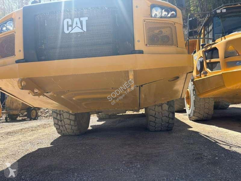 Sklápač Caterpillar C2