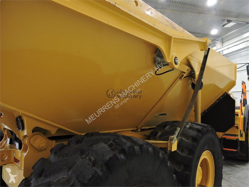 عربة قلابة Bell B30E