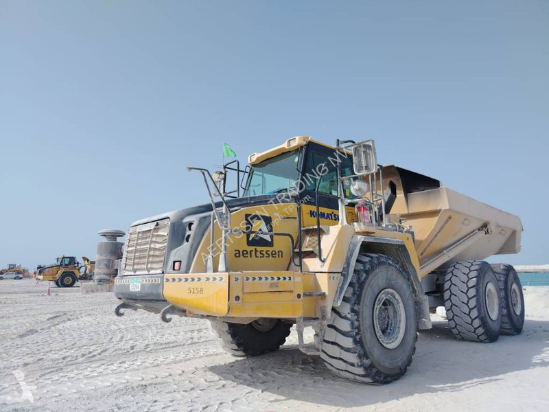 Dumper Komatsu R 4 pieces available in Abu Dhabi)