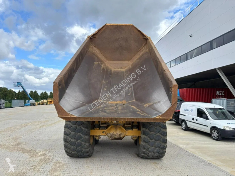 عربة قلابة Bell 6x6 Articulated dumptruck, 2012...