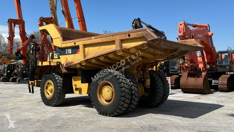 Tombereau Caterpillar 770