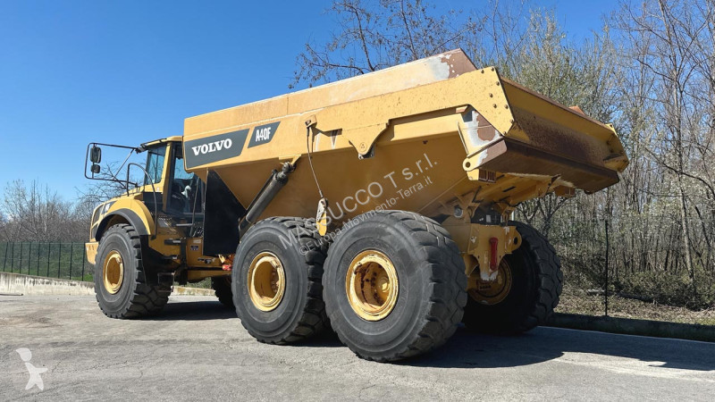 Sklápač Volvo 6x6