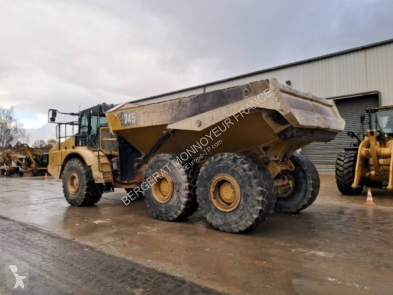 Sklápač Caterpillar 745