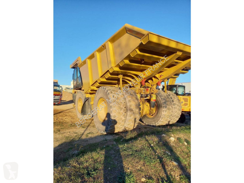 عربة قلابة Caterpillar
