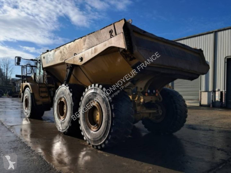 Sklápač Caterpillar 745