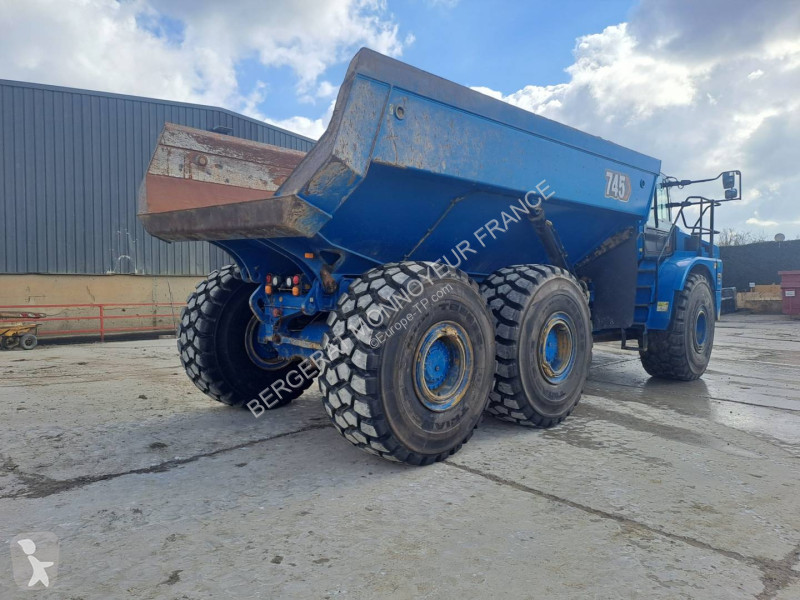 Sklápač Caterpillar 745