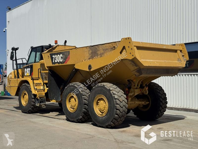 عربة قلابة Caterpillar