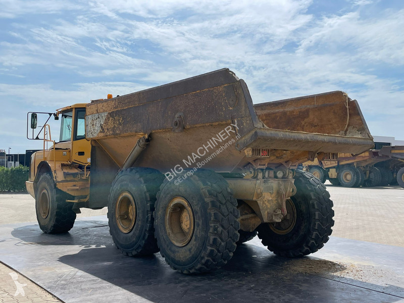 عربة قلابة Volvo