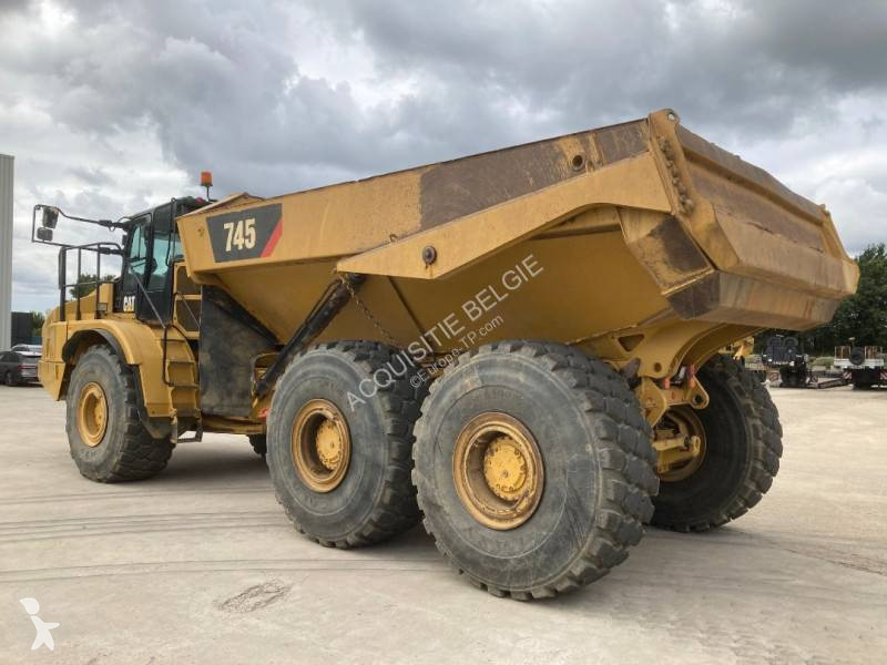 Sklápač Caterpillar 745