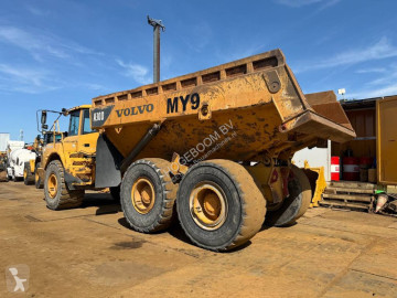 Tombereau articulé Volvo