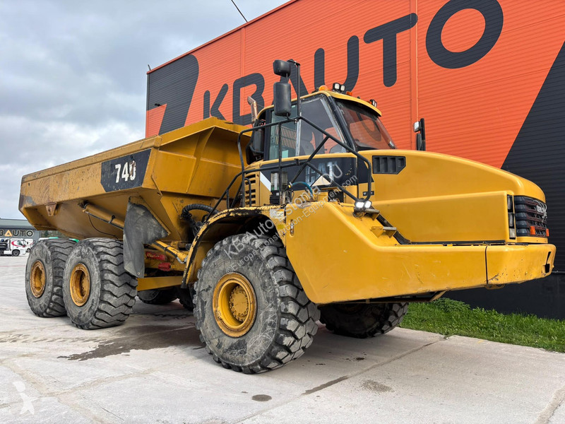 Карьерный самосвал Caterpillar 6x6 AC