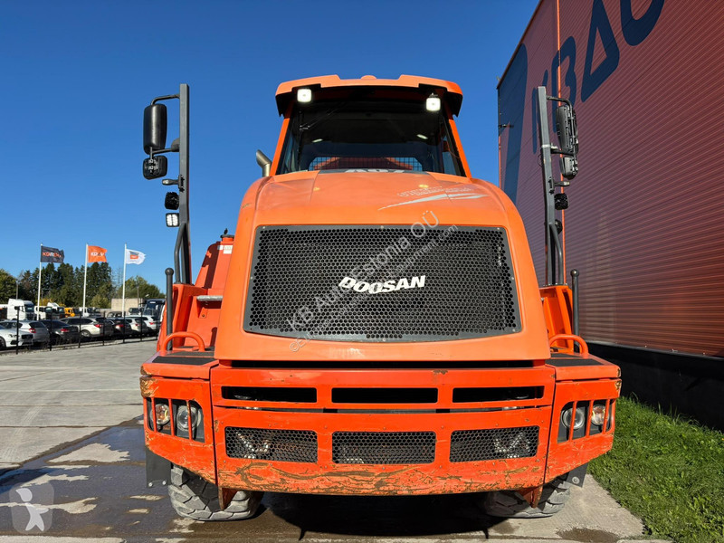 عربة قلابة Doosan 6x6