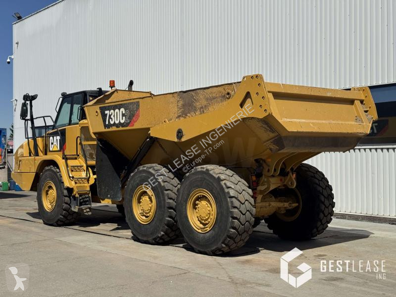 عربة قلابة Caterpillar