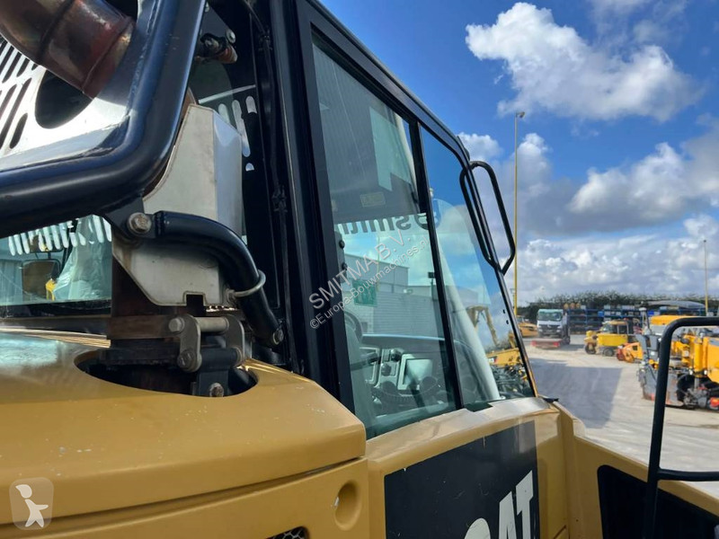 Sklápač Caterpillar 735 |