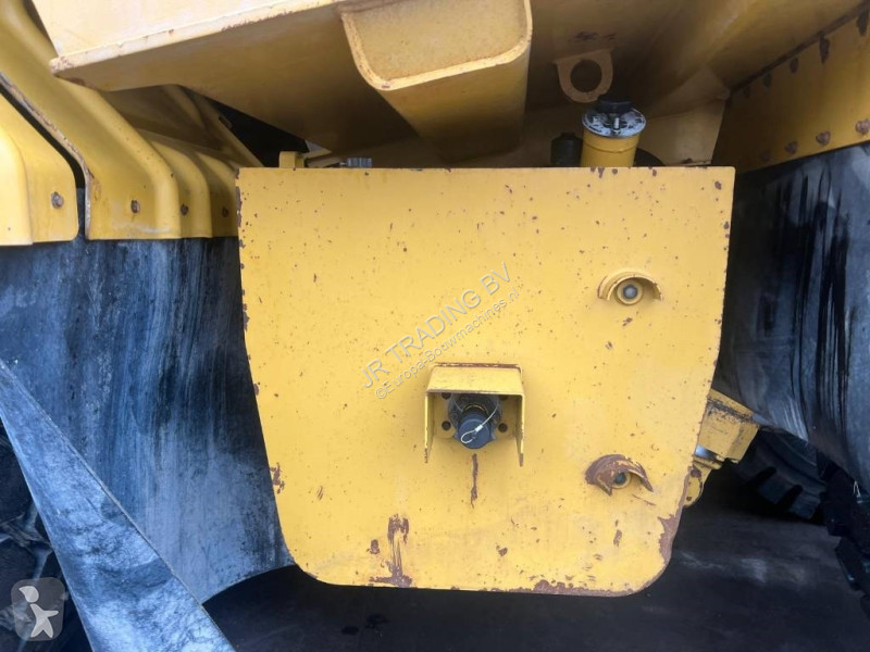 عربة قلابة Caterpillar