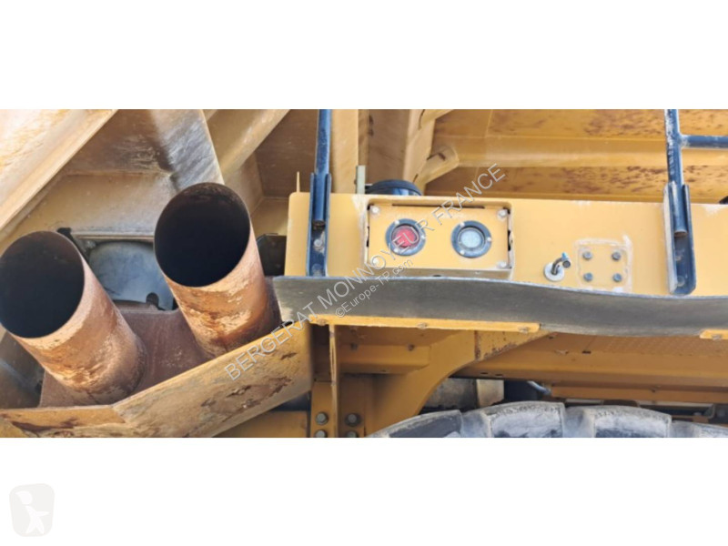Карьерный самосвал Caterpillar