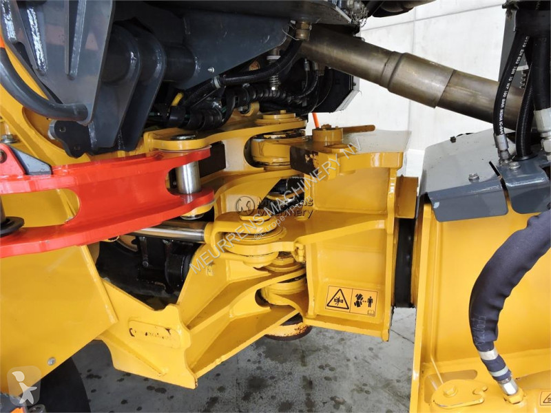 عربة قلابة Bell B30E