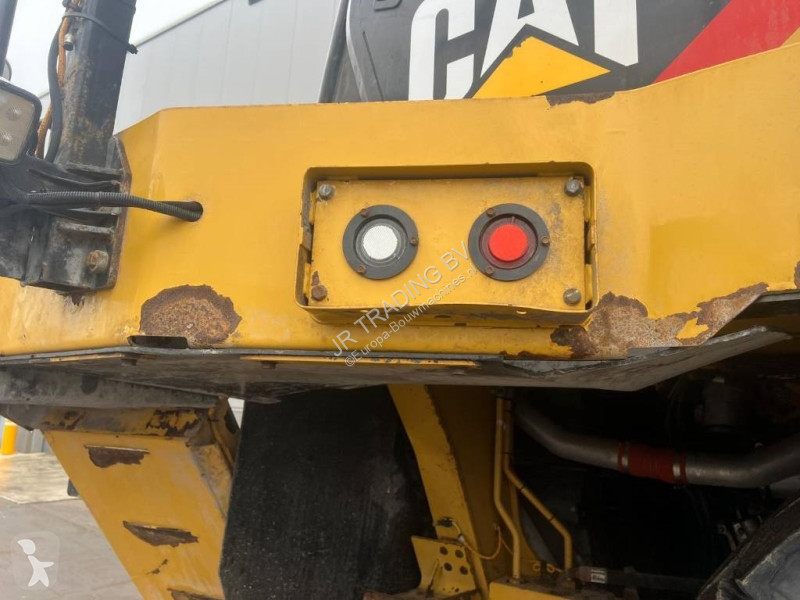 عربة قلابة Caterpillar