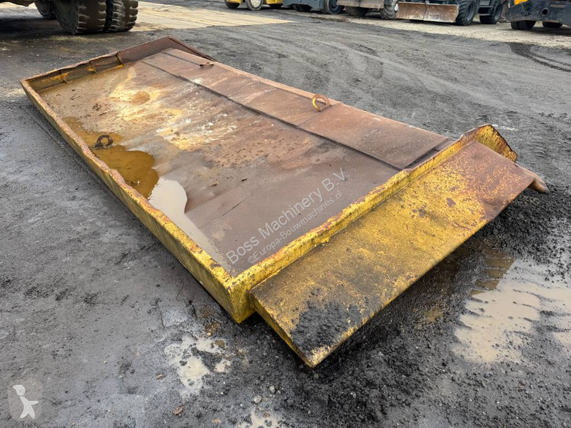Sklápač Komatsu 3 - Backup Camera / Airco