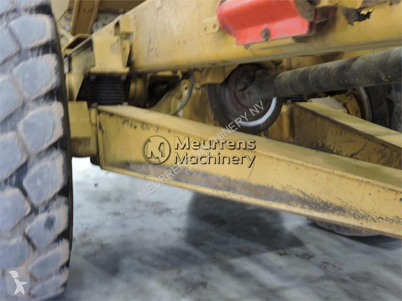Sklápač Caterpillar 725