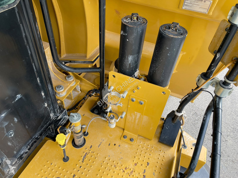 عربة قلابة Caterpillar G