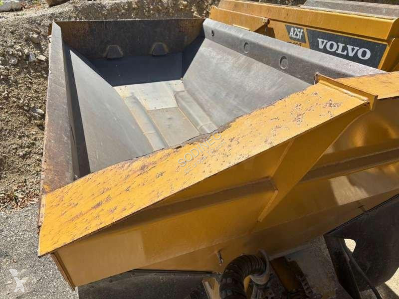 Sklápač Caterpillar C2
