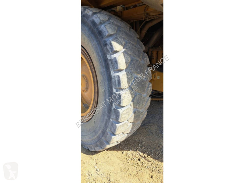 Карьерный самосвал Caterpillar