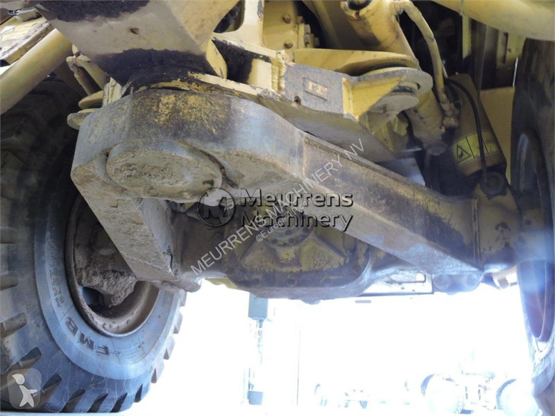Sklápač Caterpillar 725