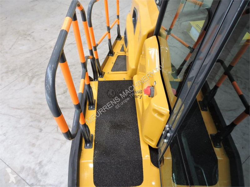 عربة قلابة Bell B30E