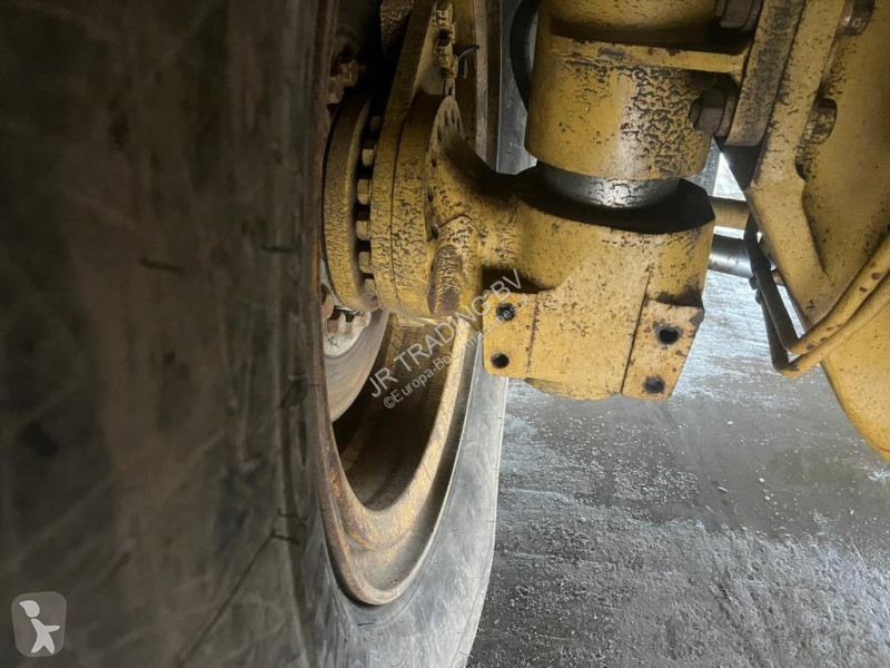 عربة قلابة Caterpillar