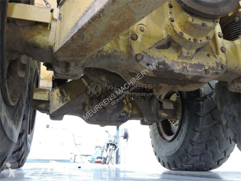 Sklápač Caterpillar 725