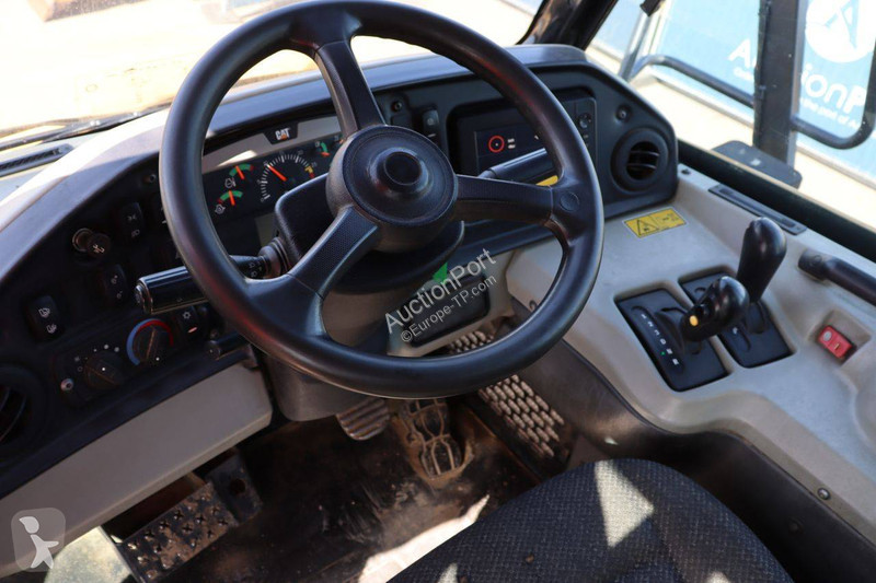 عربة قلابة Caterpillar