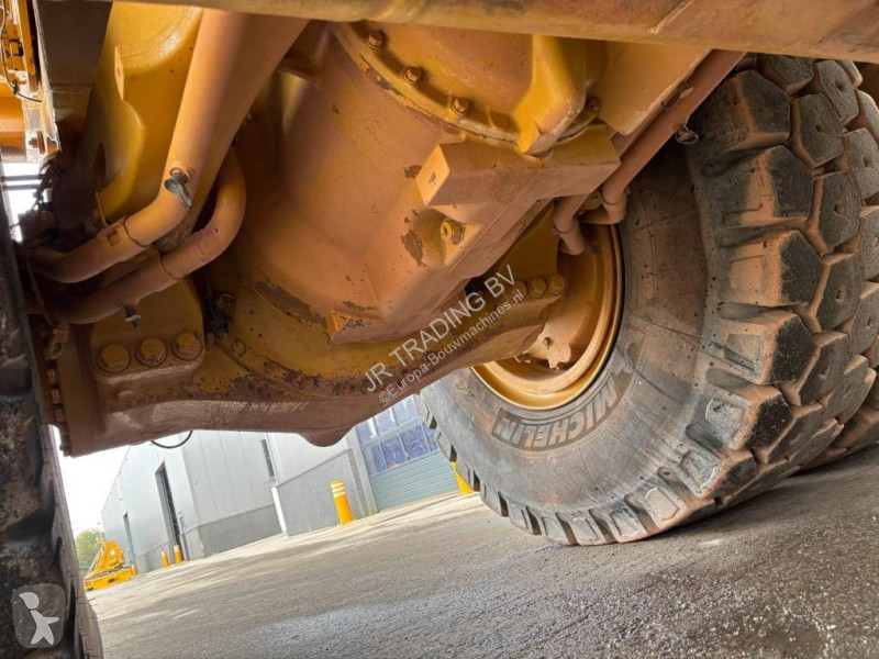 عربة قلابة Caterpillar