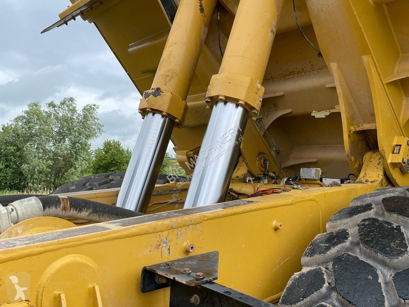 عربة قلابة Caterpillar G